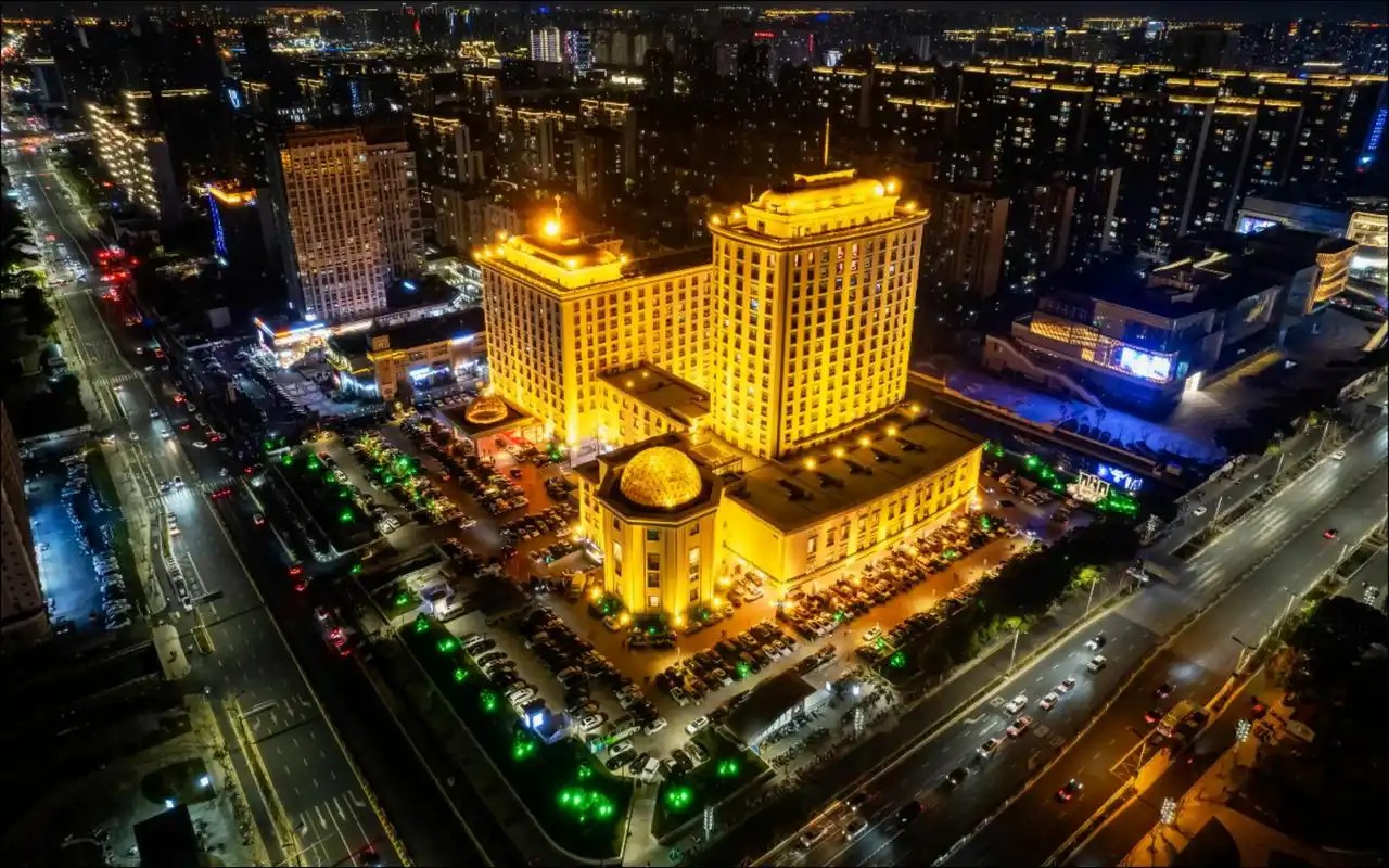 硬核升级｜白金汉爵集团 × 智客迅 六年深度合作，自助设备全面硬